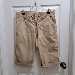 American Eagle Capris Women's Size 10 Beige Knee Length Shorts Tan Roll Tab